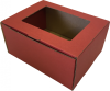 Ablakos (fóliás) tároló doboz (140x110x70 mm) Kis méretű, önzáródó, ablakos (fóliás), hullámkarton tároló doboz felnyitható tetővel

Felhasználás: 
A doboz tetején lévő kivágásnak köszönhetően jól láthatóvá válik a doboz tartalma, így például: aprósüteménynek, édességeknek, ajándék tárgynak, ékszernek, szerelvényeknek egyéb alkatrészeknek kiváló csomagolást nyújt. 
Elérhető fólia nélküli és fóliázott kivitelben is.

Méret: 140 x 110 x 70 mm - ablakos (fóliás) hullámkarton tároló doboz

Anyag: mikrohullám karton papír
Színek: 
alap: barna, fehér
színes: bordó, fekete, kék, zöld