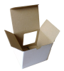 Bögrés - ablakos kis méretű önzáró tároló doboz (105x86x92 mm) Ablakos (nyitott) kis méretű, önzáródó, hullámkarton tároló doboz felnyitható tetővel

Felhasználás: 
Bögrék tárolására alkalmas kisméretű önzáródó hullámkarton tároló doboz.

Méret: 105 x 86 x 92 mm - hullámkarton tároló doboz
Kivitel: Fefco 0215

Anyag: mikrohullám karton papír
Színek: 
alap: barna, fehér
színes: bordó, fekete, kék, zöld
